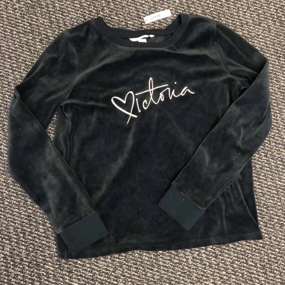 Victoria's Secret Velvet Sleep Long Sleeve Top - Picture 2 of 4